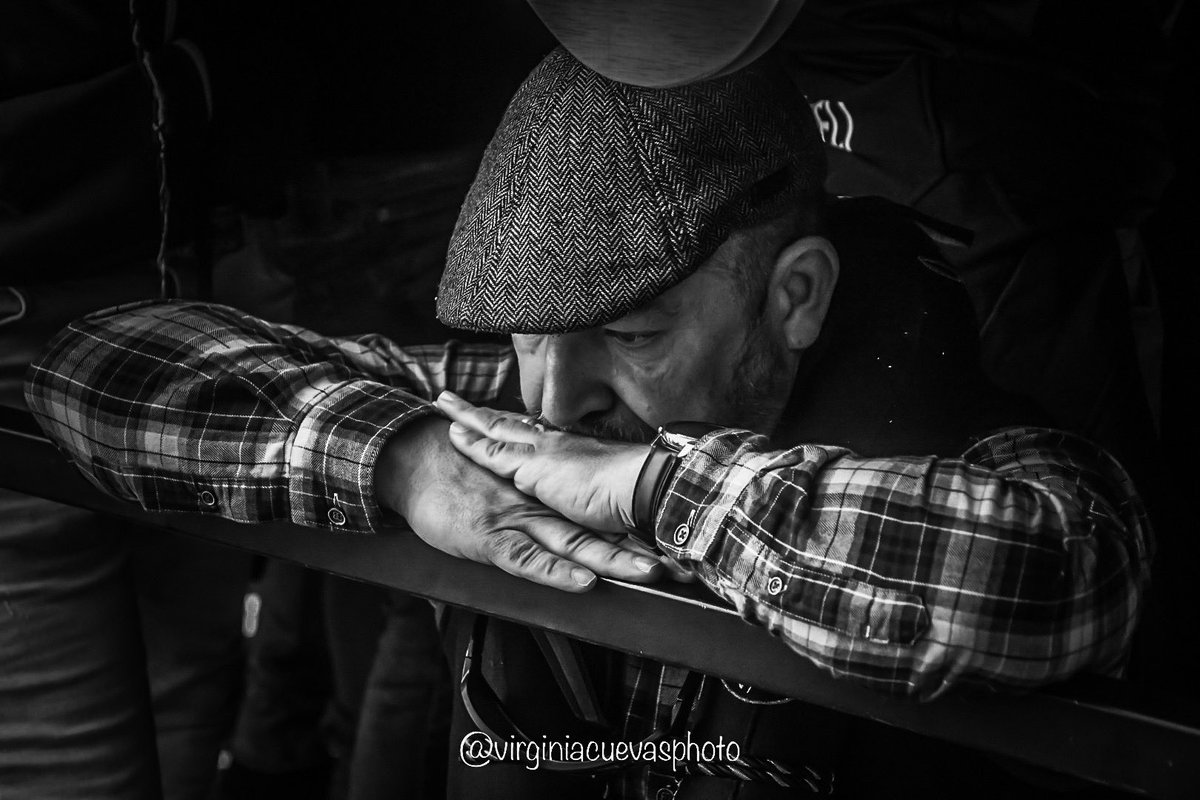 Los cargadores no solo llevan un paso, llevan promesas, silencios y miradas al cielo.Y en cada levantá, aparece lo más grande, 
la fe. 

#DomingoDeRamos 
#Cuaresma 
 #cuaresma2026
#Valladolid