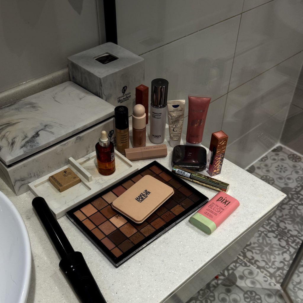 مُبهَم tweet media