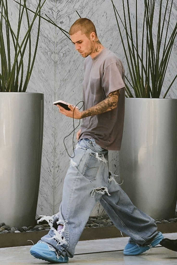 Rogue Fashion tweet media