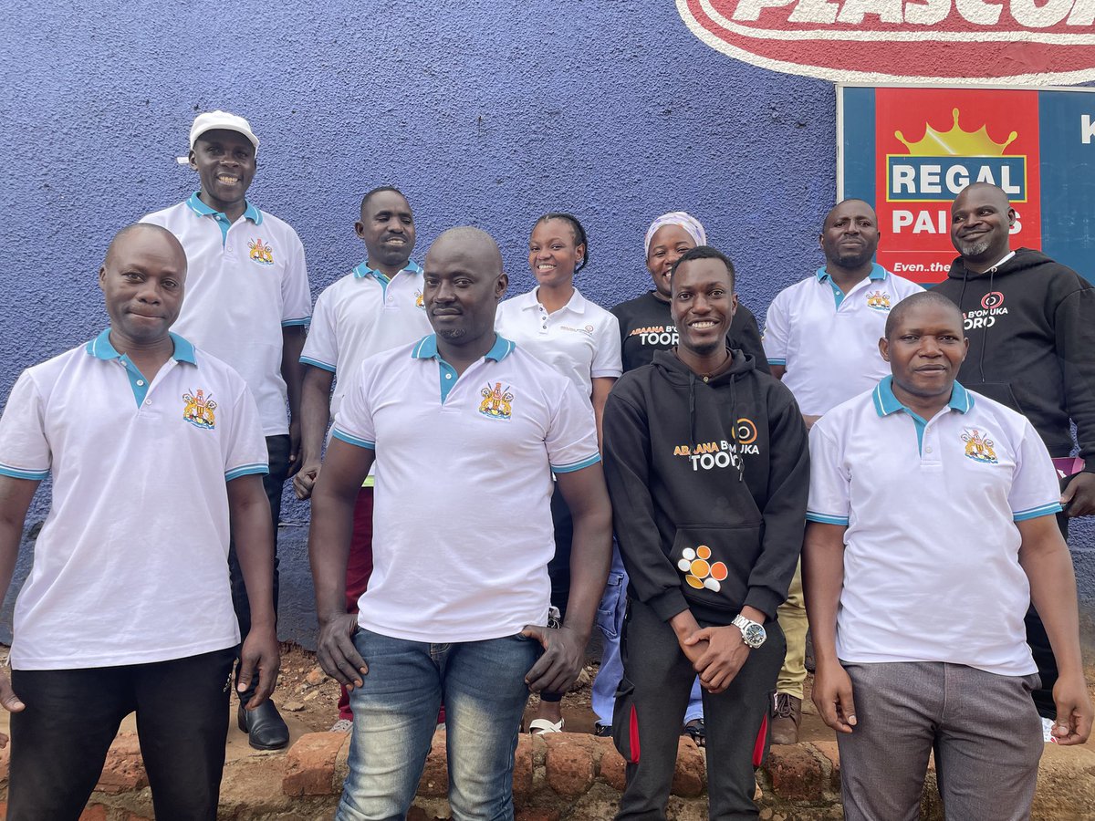 AbaanaBomuka's tweet photo. Today we had a great meeting with the Empagi za Tooro Saving Community. We officially invited them to the Abaana B’omuka Twegonze 2nd Edition, and we were truly inspired by the incredible work they are doing to uplift and build Tooro.
#AbaanaBomuka https://t.co/7YFnciS0p9