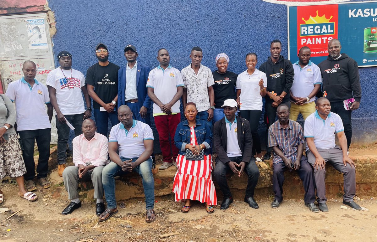 AbaanaBomuka's tweet photo. Today we had a great meeting with the Empagi za Tooro Saving Community. We officially invited them to the Abaana B’omuka Twegonze 2nd Edition, and we were truly inspired by the incredible work they are doing to uplift and build Tooro.
#AbaanaBomuka https://t.co/7YFnciS0p9