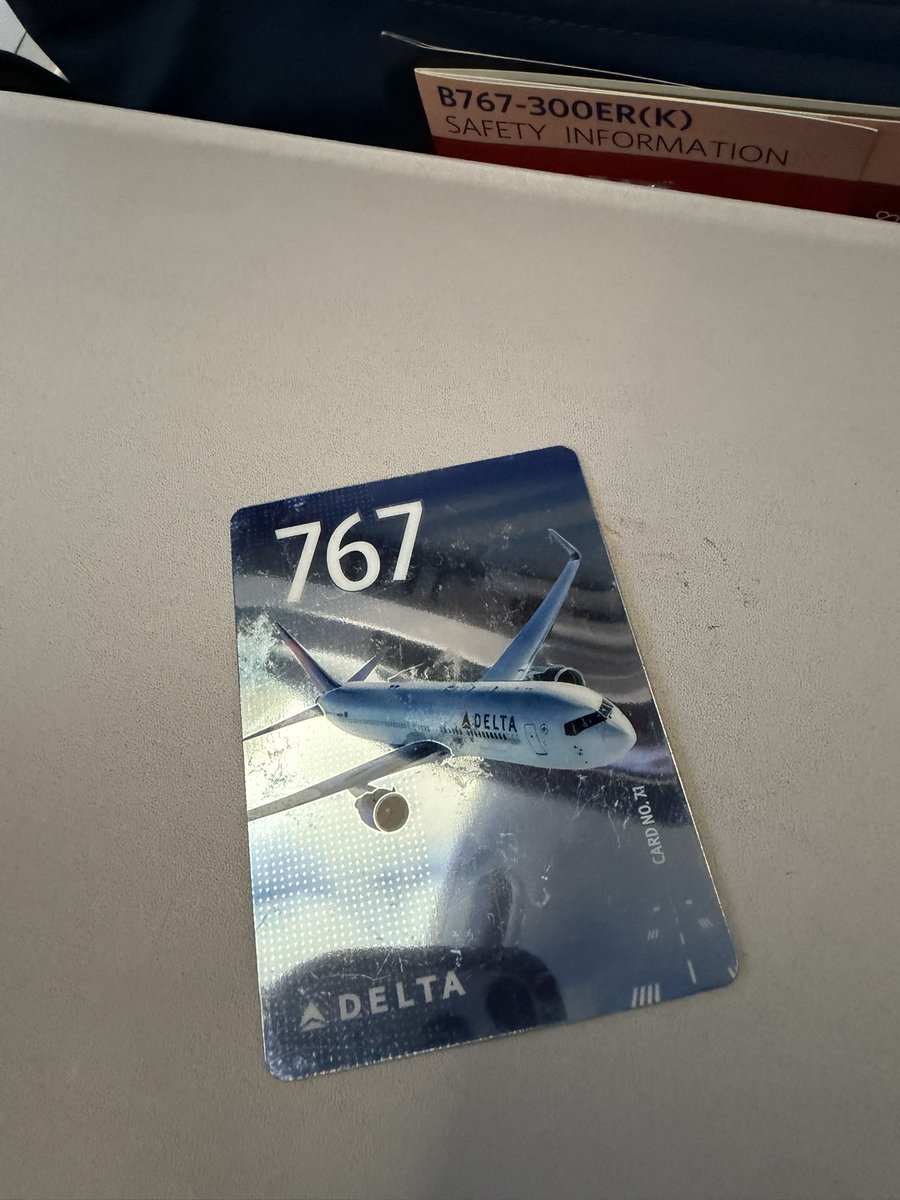 FL410_over_HNL tweet media