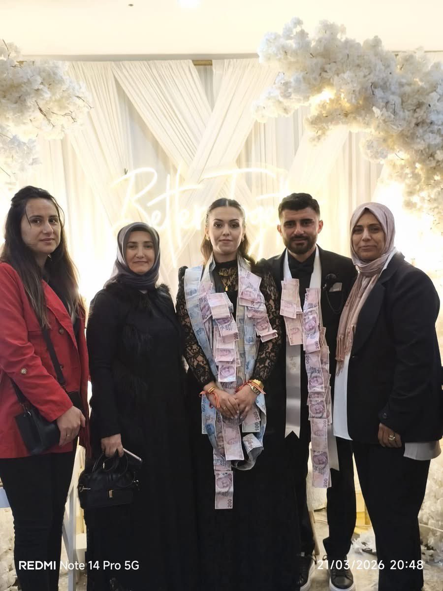 Ak Parti Finike Kadın kolları başkanımız Tuğba kiriş ve yönetimi olarak Kale mahalle başkanımız Nahide Taş’ın kızının nişan törenine katıldık.
<a href="/alicetin_07/">Ali Çetin</a> 
<a href="/GlinZboz/">Gülçin Özboz🇹🇷🇹🇷</a> 
<a href="/HakannnBayar/">HakanBayar🇹🇷</a> 
<a href="/AriciKiris/">TUĞBA ARICI KİRİŞ</a>