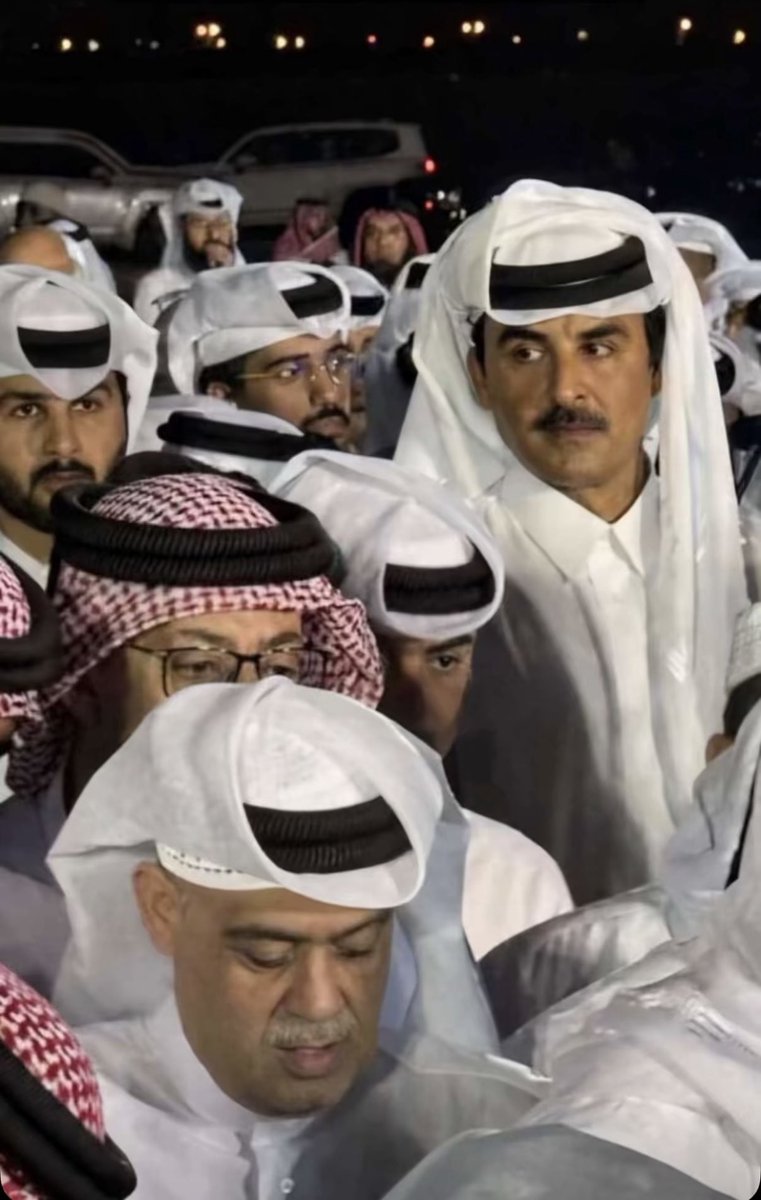 حفظ الله أميرنا سمو الشيخ تميم بن حمد، وثبته، وشد أزره. 

موقف يقرأ فيه ثقل اللحظة، وهيبة الفقد، في مثل هذه المواقف، يظهر أن الوطن كيان واحد، يشعر بذات الألم، ويقف في ذات الصف. 
رحم الله شهداء الواجب وجعل هذا المصاب رفعةً لهم، وألهم أهلهم الصبر والسكينة.