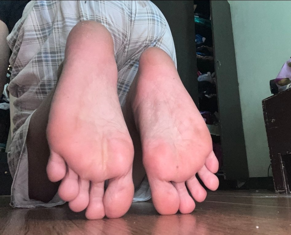 selenesoftpaws's tweet photo. Do you want to kiss them?

#goddess #asiansoles #asianfeet #findom #asiangirl #prettyfeet #soles #feet #toes #giantess #femdom #giantessfeet #bigfeet https://t.co/uLmAPAS9HC
