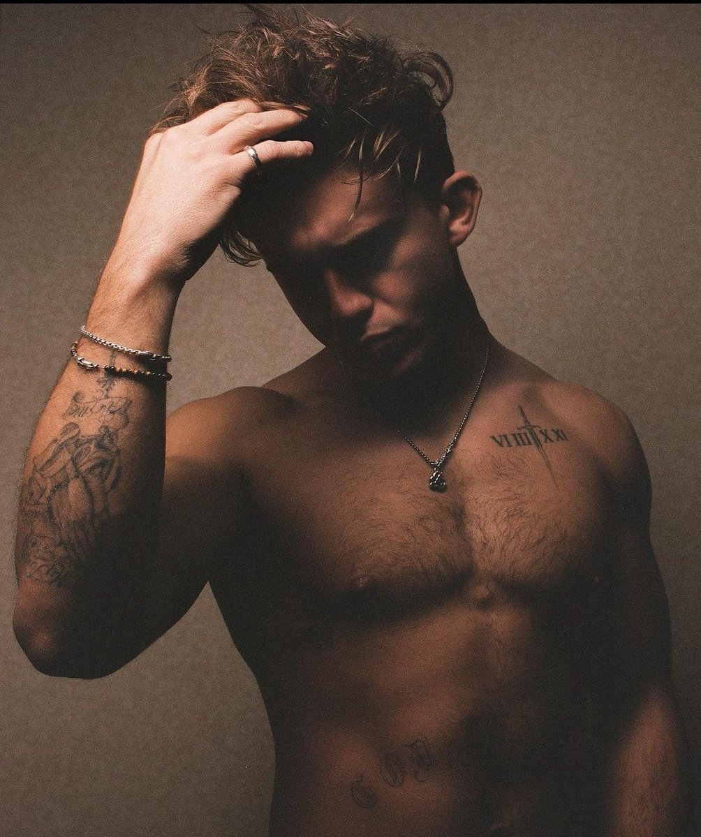 Send Hook tweet media