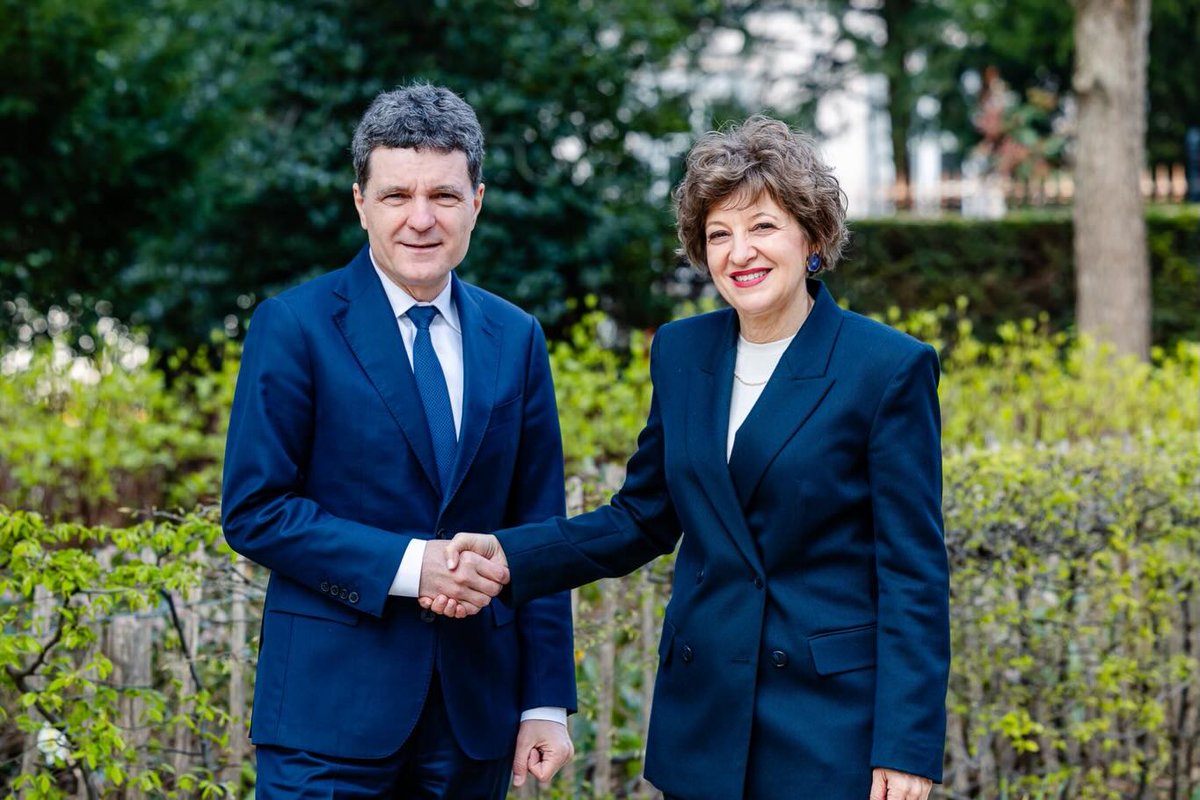 RRInternational's tweet image. Cetăţenii români, inclusiv din #diaspora, au dreptul la servicii publice moderne, digitalizate şi de calitate, iar 2025 e crucial pentru finalizarea ecosistemului de carte electronică de #identitate şi a portofelelor #digitale, a afirmat preşedintele @NicusorDanRO. (1/4)