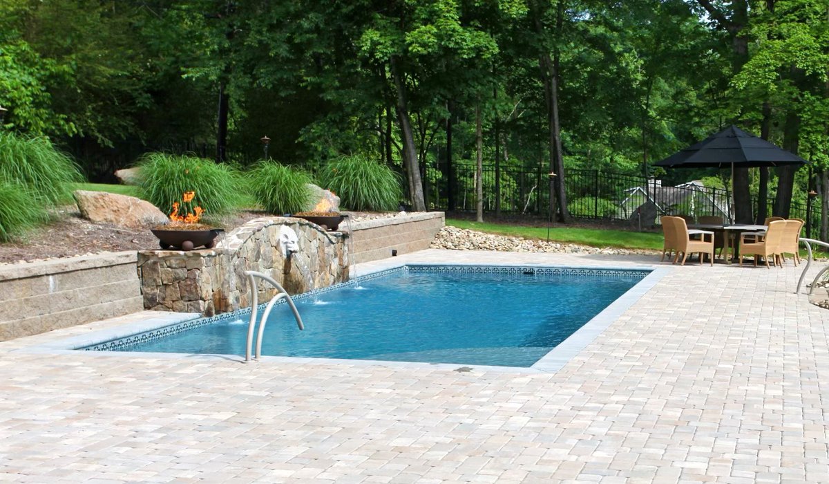 PoolscapesCLT's tweet image. That backyard view. The Great Lakes fiberglass pool model. Custom lion head water feature in the retaining wall. #backyardpool #fiberglasspool
