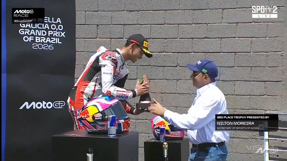 irfanmbappe's tweet photo. Hasil Moto3 MotoGP 2026
Goiana - Brasil 🇧🇷:
1. Maximo Quiles 🇪🇸
2. Marco Morelli 🇦🇷
3. Veda Ega Pratama 🇮🇩
Pertama kali dalam sejarah, pebalap Indonesia berhasil naik podium di MotoGP.
Selamat Veda Ega Pratama 👏👏👍👍🇮🇩🇮🇩🙏🙏
#MotoGP
#BrasilGP
#VedaEga https://t.co/zq3Wg3BTb1