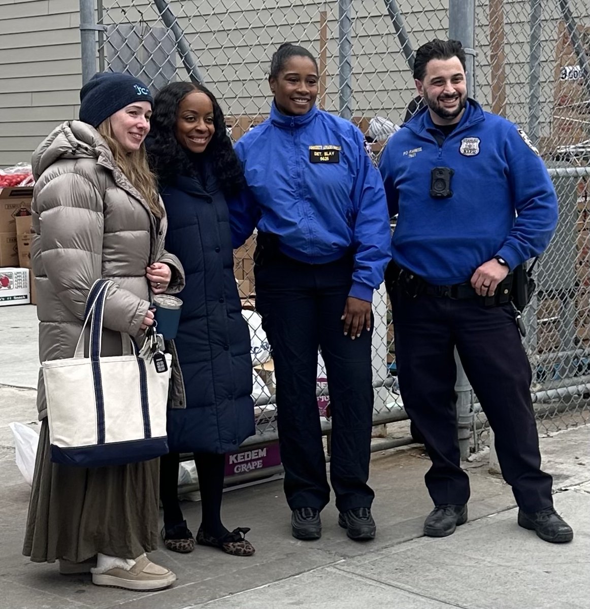 NYPD101Pct's tweet image. We are so proud to support another JCCRP food distribution! Through events like this we can make sure people have access to essential resources.Together we can uplift, serve, and feed families in need, one act of kindness at a time. #CommunityFirst #StrongerTogether #ItsWhatWeDo