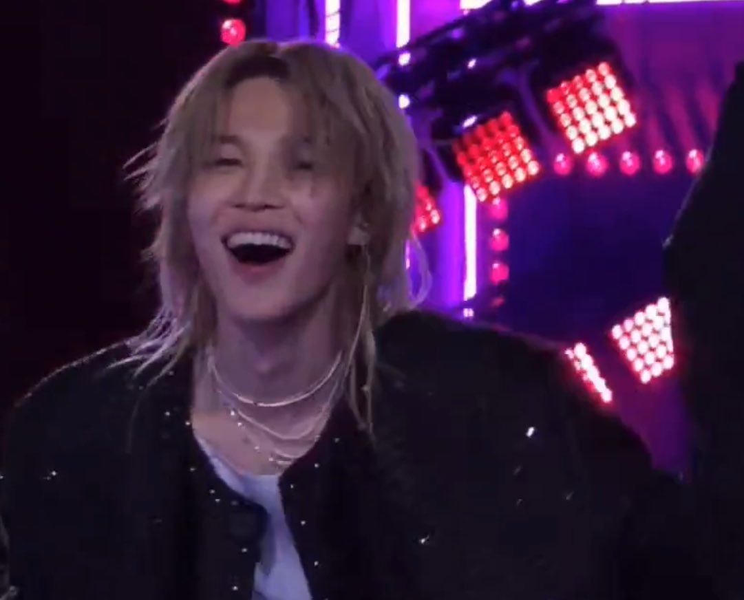 my MUSE jimin ✧･ﾟ tweet media