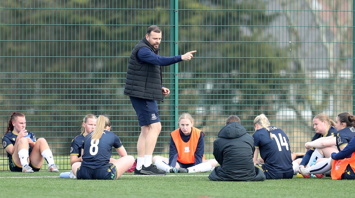 NickyHayesPhotos tweet media