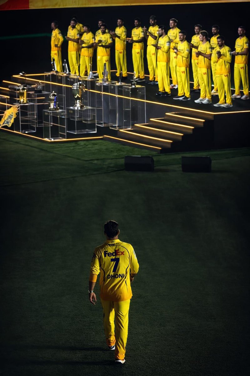 JethiyaTweets's tweet photo. This will go down as one of the GREATEST pic of all time 🥶💛 https://t.co/JXGb1V6BTI