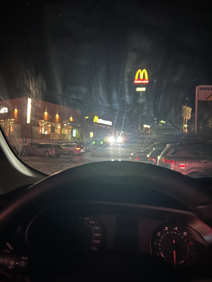 ƶɇᵽħ tweet media