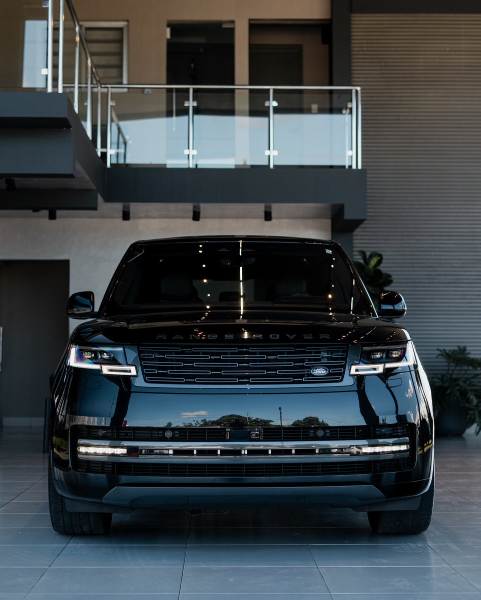 autochat360's tweet photo. Majestic Range Rover Vogue😍 https://t.co/W6EaTEB26x