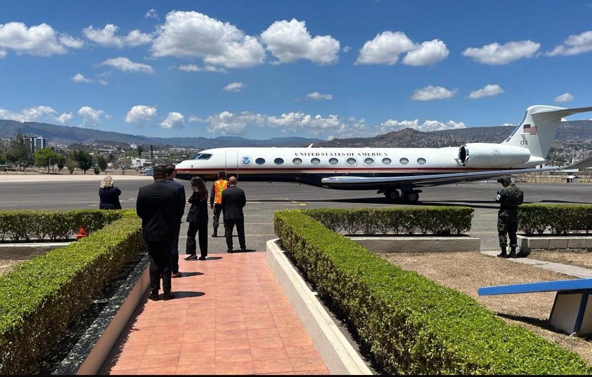 Llego la que viene a dejar las directrices de como se debe de manejar Honduras <a href="/hnpresidencia/">Presidencia de Honduras</a> <a href="/Papialaordenh/">Nasry Juan Asfura Zablah ¡Papi a la Orden!</a> <a href="/TitoAsfuraPHN/">Nasry J. Asfura Z.</a>