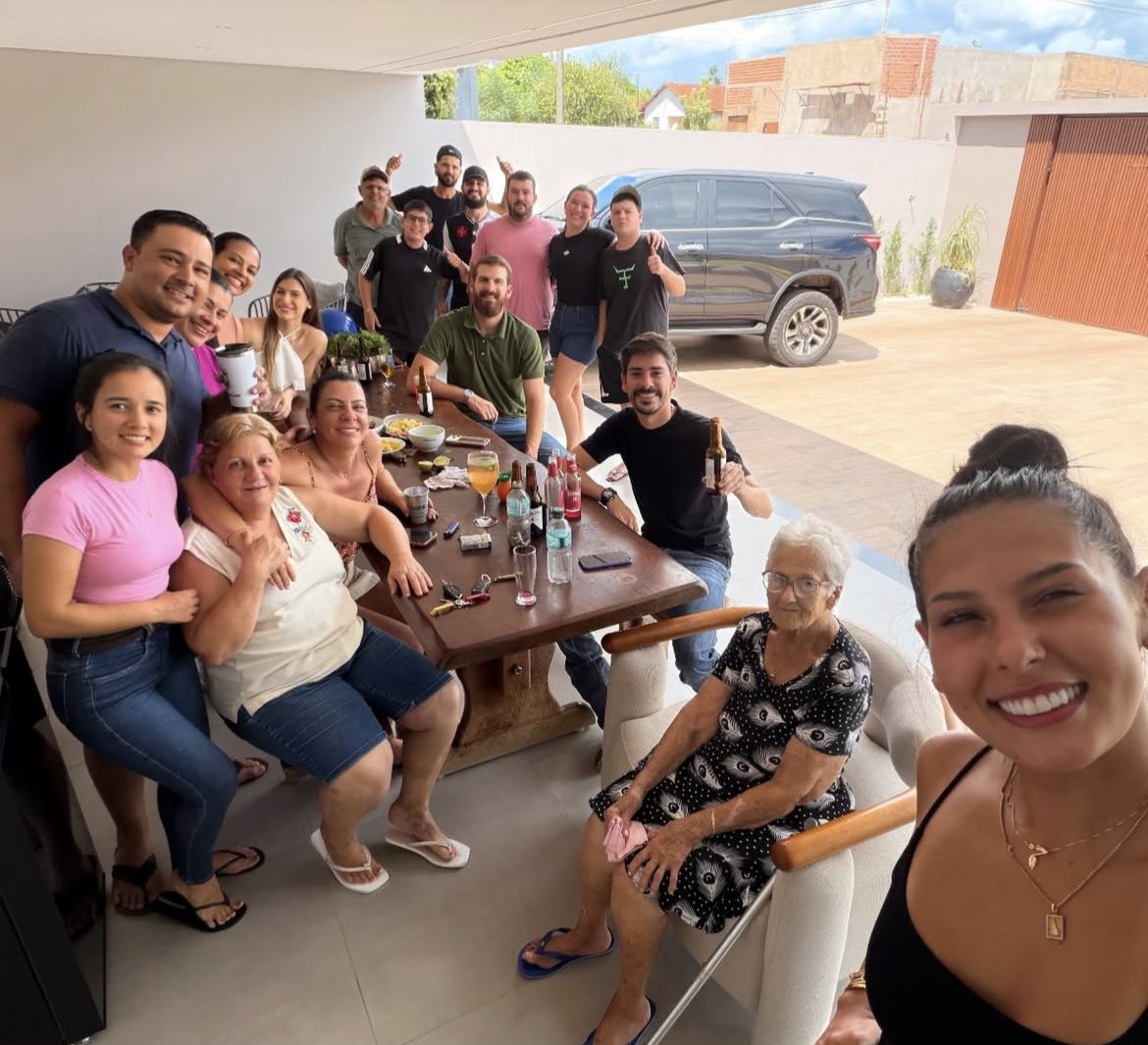 Ana Castela está com sua família em Sete Quedas/MS, sua terra natal. 🩷