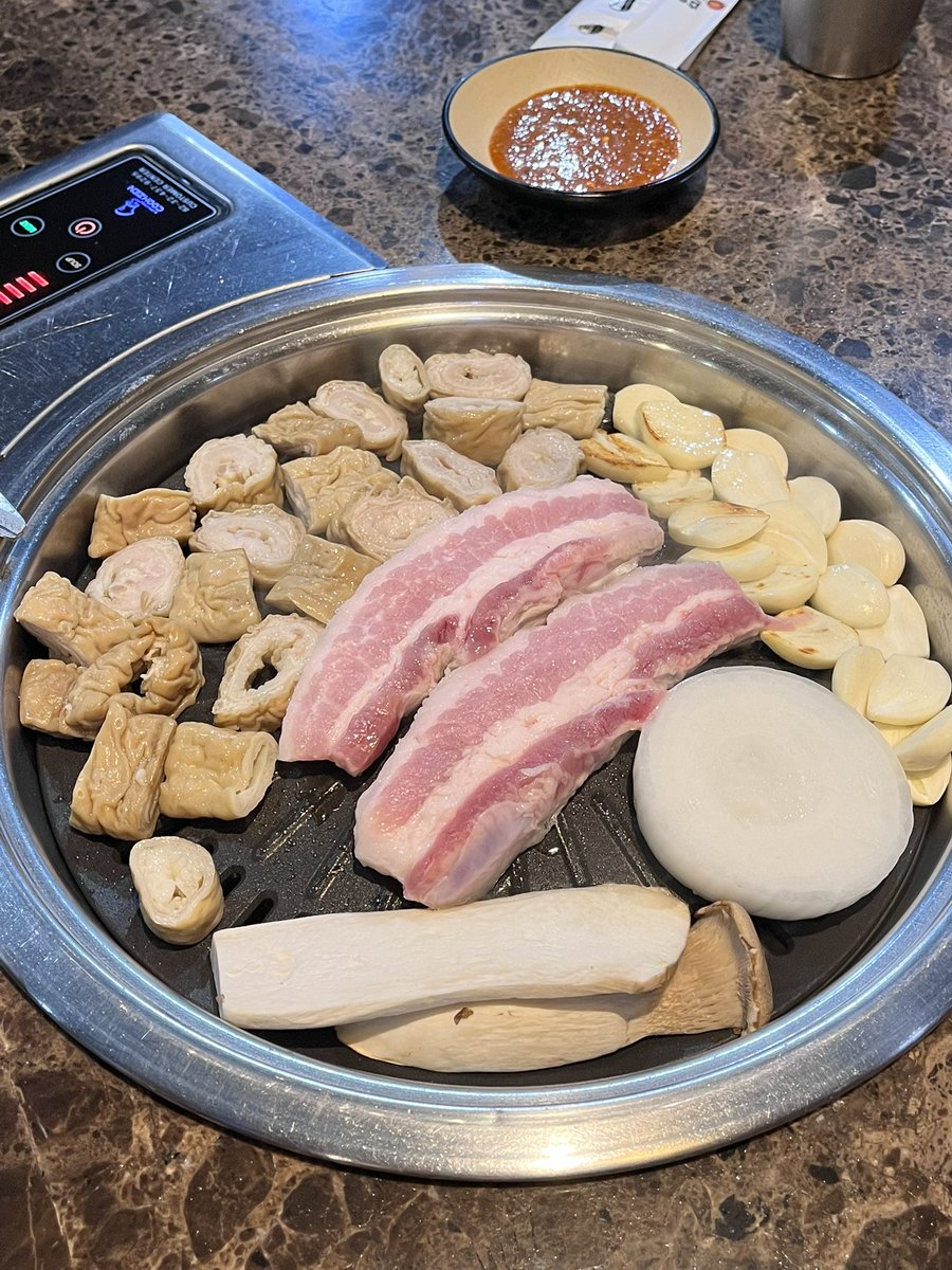 ลอปอ. tweet media