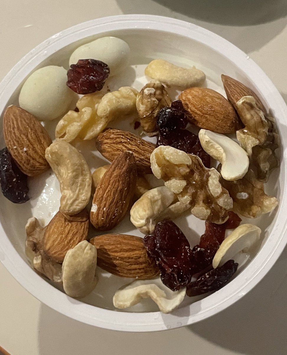 먹는게좋은고딩 tweet media