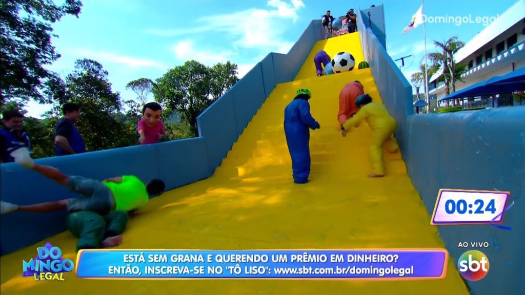 brasilscenes's tweet photo. 🔔 O sino tocou no Espírito Santo! Celso Portiolli ultrapassa Globo com o #TôLiso e alcança a liderança no estado capixaba. Veja os números às 14h28, em Vitória:

#DomingoLegal 6.06
#EmFamíliaComEliana 4.87
#Boom 3.29
#ShowDoEsporte 0.41
#BundesligaNaRedeTV 0.00

Via Rick Souza https://t.co/GAQRVX6BJY