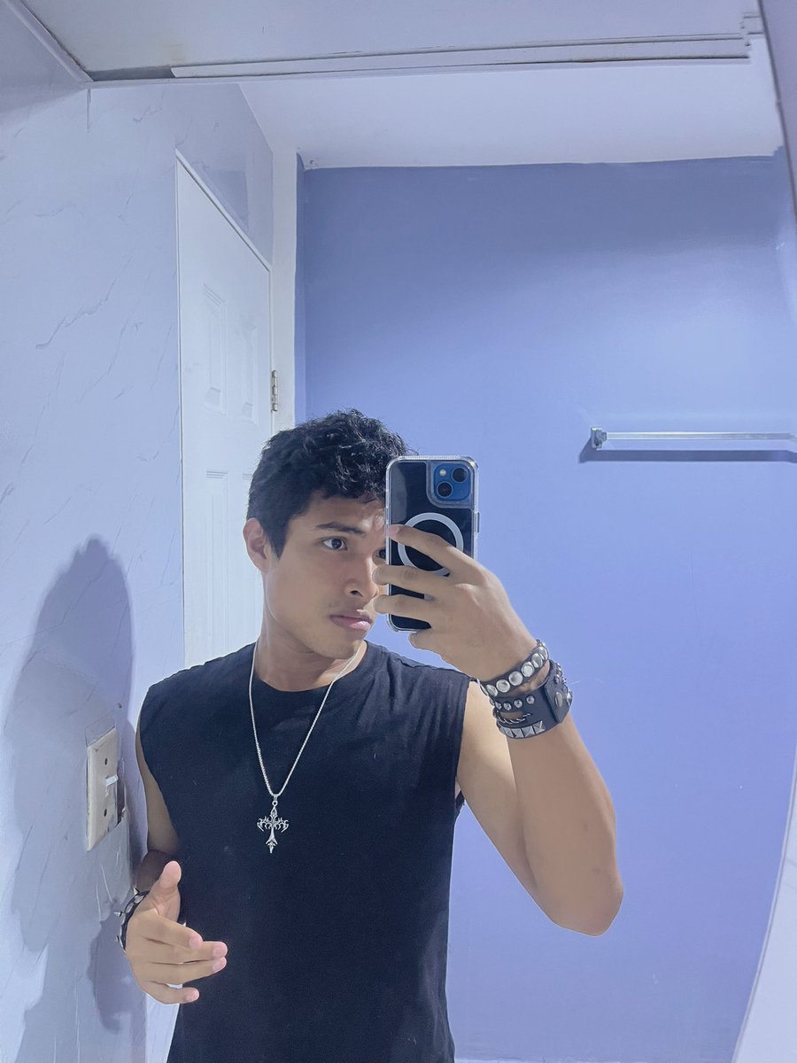 alexrorri03's tweet photo. 🖤 https://t.co/J2Ys57kuCH