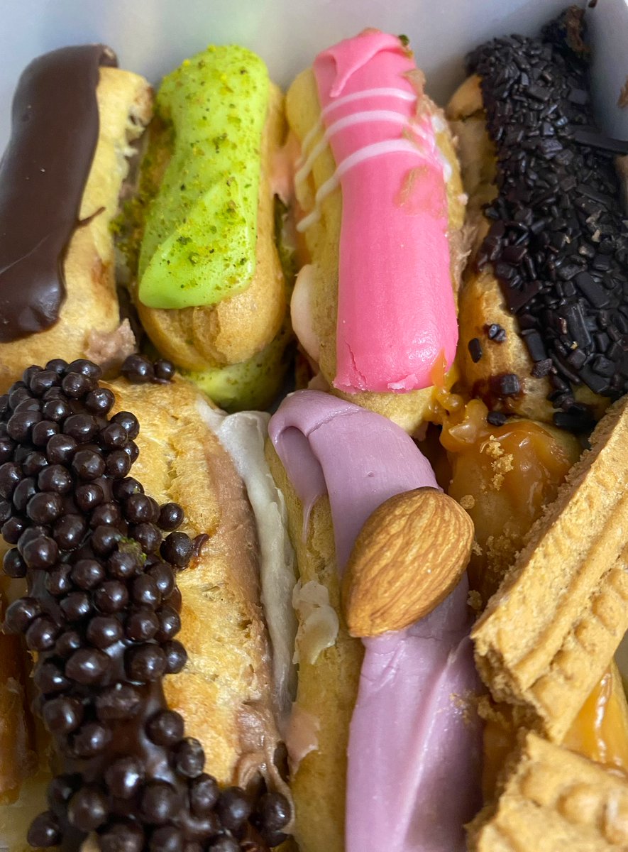 Geçen kapının önünde bebek çantası bulduk, içinde numara yoktu ama nakit para, anahtar falan bir de bebek izlem kitapçığı vardı. Hastaneyi aradık, numaramızı bıraktık bugün çantayı teslim almaya bu şekilde geldiler.

Diyeti bozmam için deux ex machina diyebilir miyiz?
(Dedik)