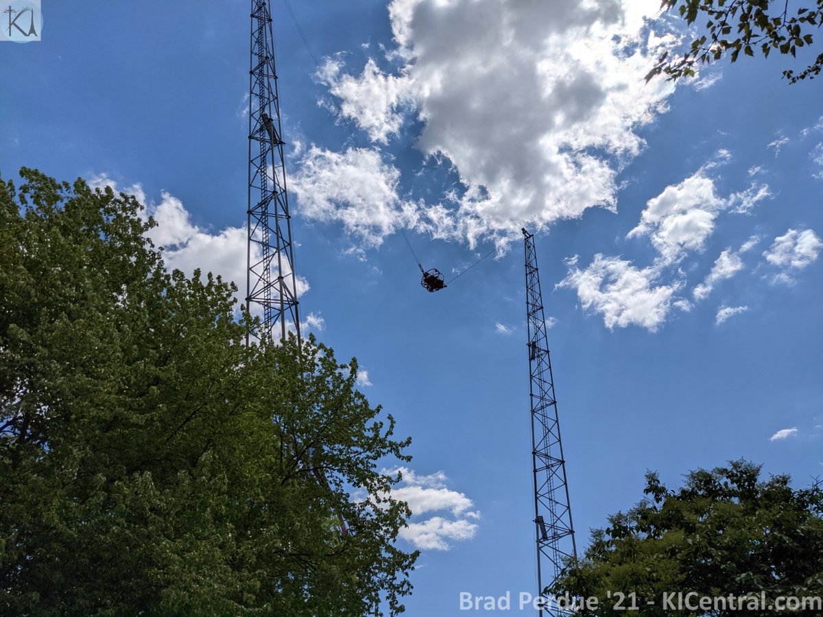 Slingshot opened at Kings Island in 2002. It was a high speed up-charge thrill ride sending you up 260 ft in the air at 100mph. Slingshot closed in 2022 to make way for Adventure Port. Were you a fan of this ride? 
#KingsIsland #rollercoasters #sixflags #amusementparks #themepark