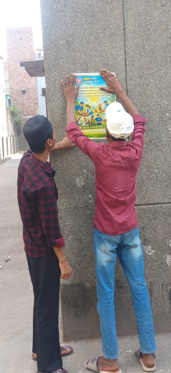 NSSGhondaNo2's tweet photo. ड्रग्स के विरुद्ध लोगों के जागरूकता हेतु जगह-जगह पर विद्यालय के राष्ट्रीय सेवा योजना वॉलिंटियर्�� के द्वारा Poster चिपकाए गए जिनमे हेल्प लाइन 1933 और MANAS पोर्टल की भी जानकारी दी गयी है जिससे इसका प्रचार प्रसार हो सके @DelhiPolice @PEBranchGNCTD @YASMinistry @_NSSIndia @CMODelhi https://t.co/Zrp3WSFa0Q