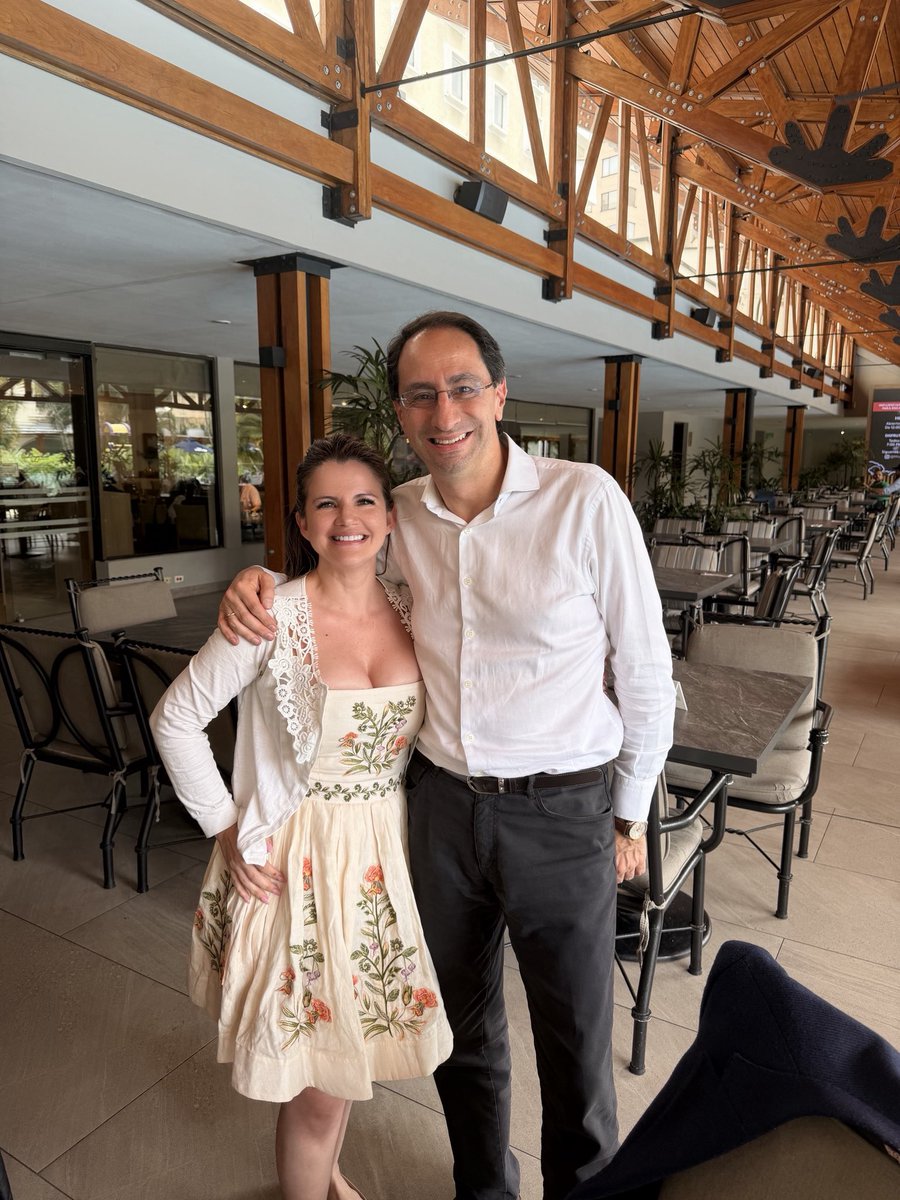 •Elizabeth Cardona• tweet media