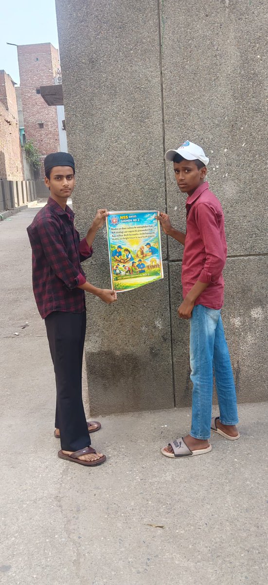 NSSGhondaNo2's tweet photo. ड्रग्स के विरुद्ध लोगों के जागरूकता हेतु जगह-जगह पर विद्यालय के राष्ट्रीय सेवा योजना वॉलिंटियर्�� के द्वारा Poster चिपकाए गए जिनमे हेल्प लाइन 1933 और MANAS पोर्टल की भी जानकारी दी गयी है जिससे इसका प्रचार प्रसार हो सके @DelhiPolice @PEBranchGNCTD @YASMinistry @_NSSIndia @CMODelhi https://t.co/Zrp3WSFa0Q