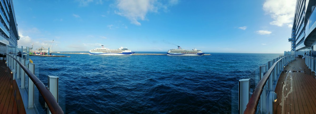 casacanarias's tweet image. Arrecife, un viento suave, no parece Terese. Dos Hermanas de TUI Marella con Voyager y Explorer 2.
Grüsse von Bord der AIDAcosma.
#Cruceros #Marella #AIDAcosma