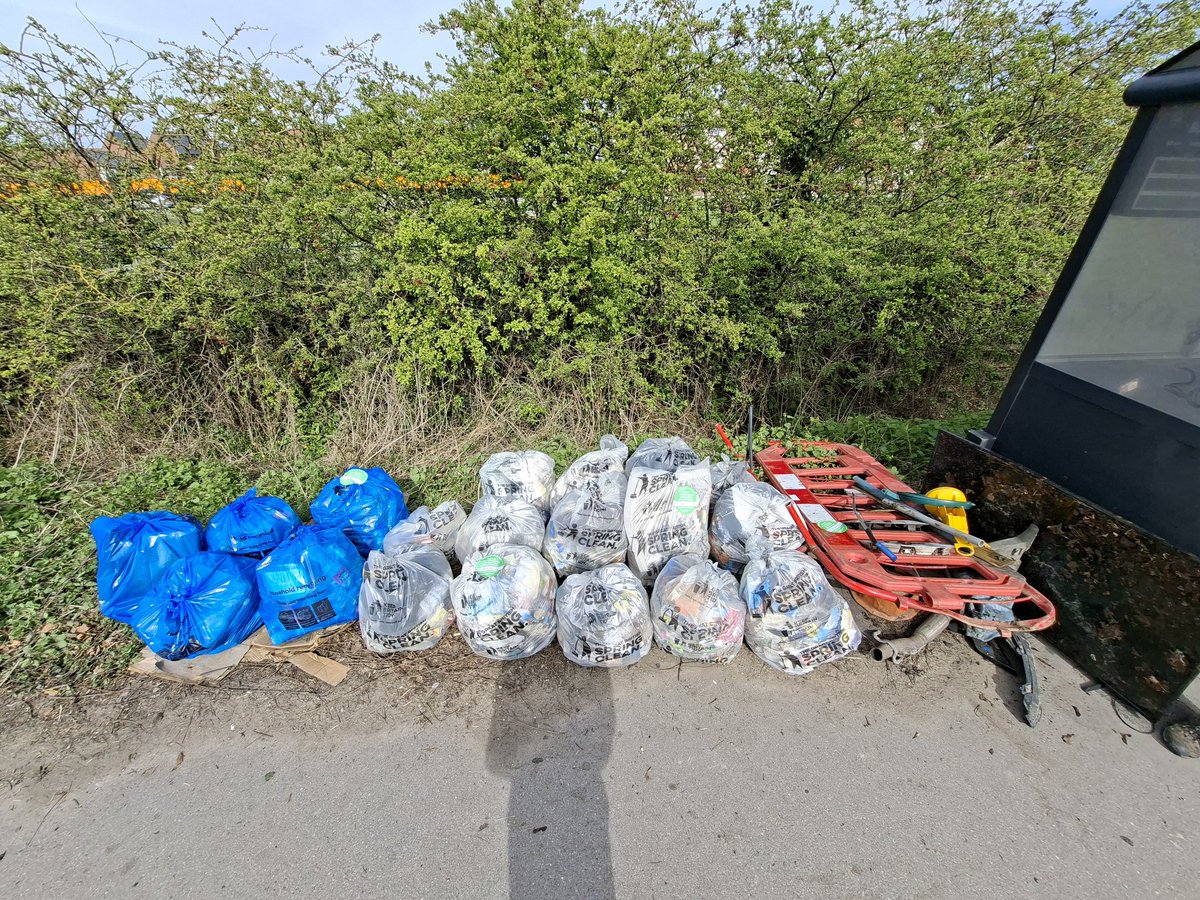 Dan's Community Group tweet media