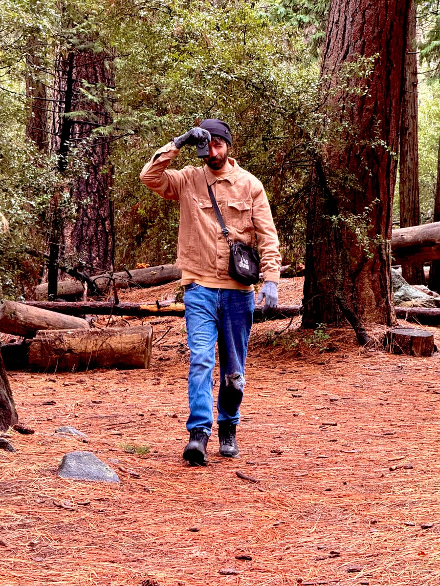 Unsigned tweet media