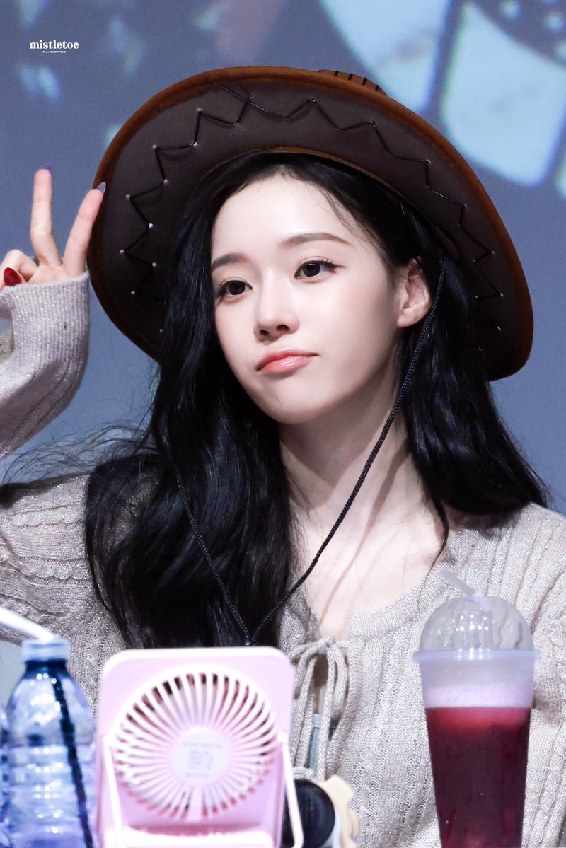 hourly winter tweet media