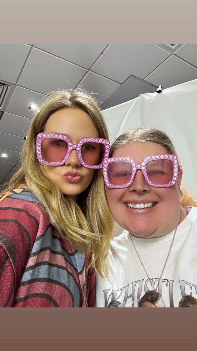 malibubec's tweet photo. What an amazing weekend well worth the long ass flight 🩷🥰🤩 https://t.co/A3bOfke8lp