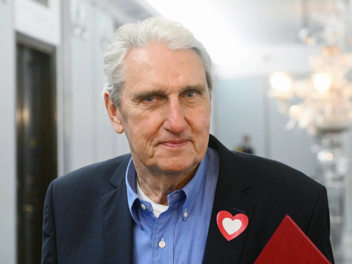 76 lat kończy agent wywiadu SB o pseudonimie "Ben"- Wołoszański z KO. Bogusławie, normalnie napisałbym pies ci mordę lizał ale PO ostatnich wiadomościach byłby to srogi afront dla psów molestowanych przez twoich partyjnych towarzyszy.