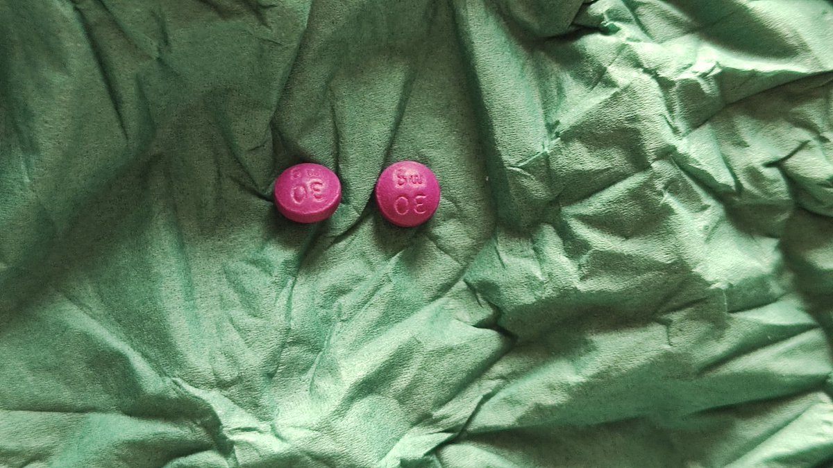 PinkunoL's tweet photo. Got my hands on 0pi0ids for the first time.. m0rphine.. should i take it.. or sell it.. https://t.co/SuaePmruhu