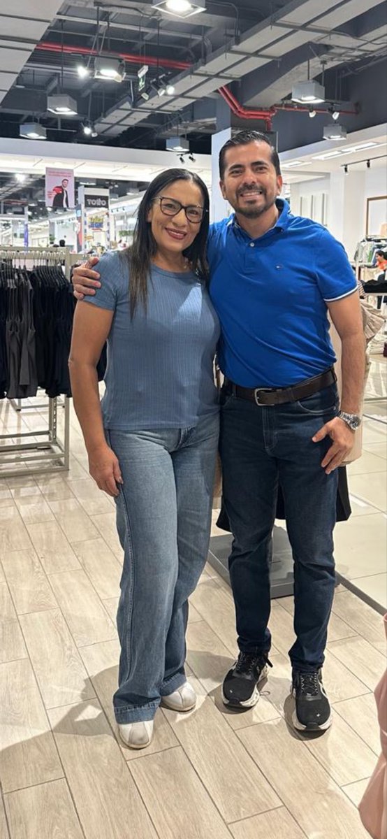 EmilioLitardo's tweet photo. Que gusto poder coincidir con usted mi estimada ministra  @zaidarovira mi mejores deseos para una mujer ejemplar . Éxitos 💯 pre. https://t.co/zecDpLJWyu