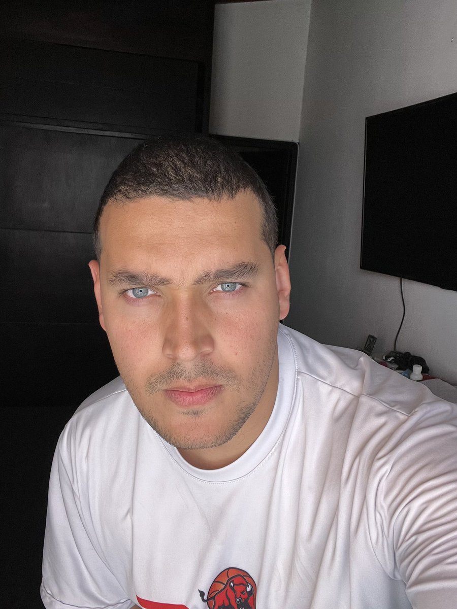 Juanmaposada08's tweet photo. Oe pero este calor que 🥴 https://t.co/avAzIOoP8T