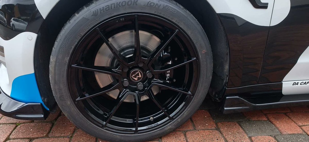 TeslaXander tweet media