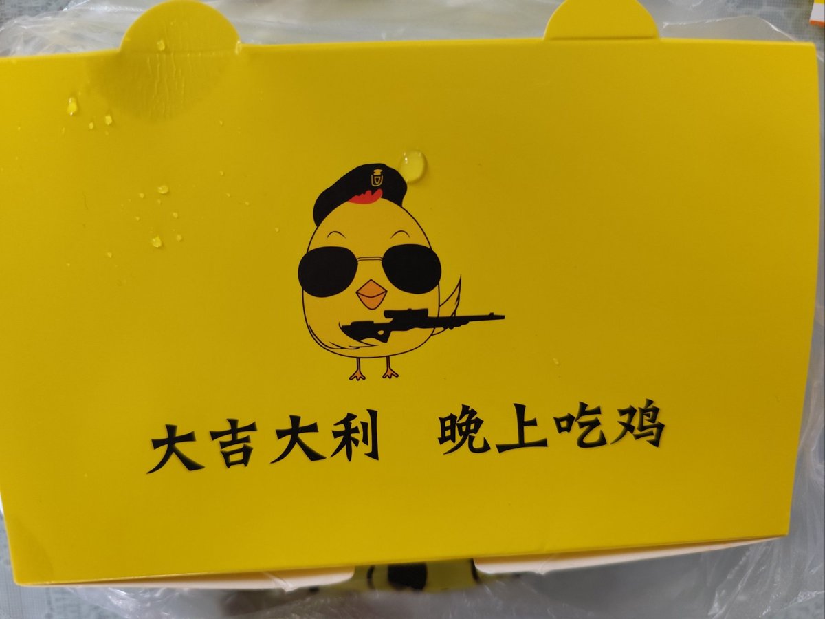 manishchandan5's tweet photo. 今天在便利店门口，陌生阿姨帮我捡了散落的文件，还笑着说“年轻人别慌”～小善意裹着暖，平凡日子也发光 https://t.co/f4JL8UJgo9