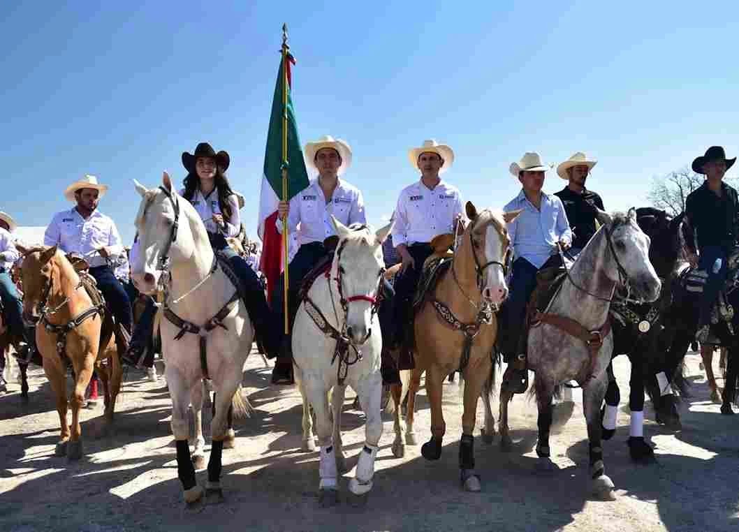 mexnewz's tweet image. Celebra #ApodacaNL 175 Aniversario con la Tradicional #Cabalgata | @cesargarzaarr @ApodacaOficial #Política #NuevoLeón #Local #PartidosPolíticos #CésarGarzaArredondo  tinyurl.com/bdddhwz3