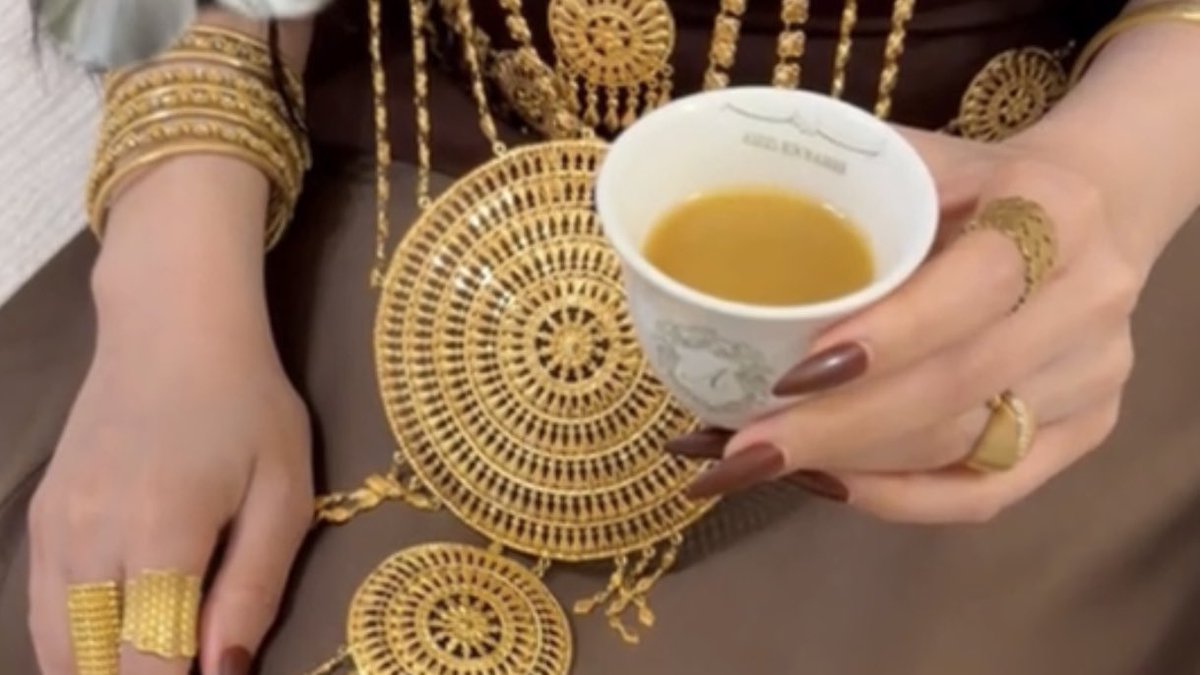 من دلة الحشمة تقهويت فنجال 
العز كيف.. وعزة النفس دلة..👌🏻

#رهوفة