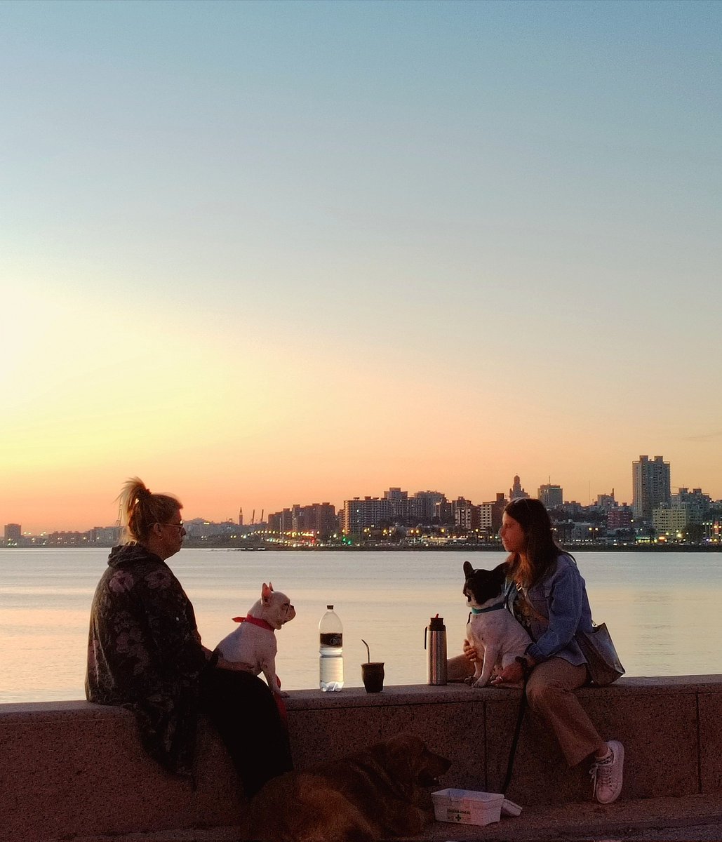 Uruguayas
Rambla de Montevideo.
Uruguay