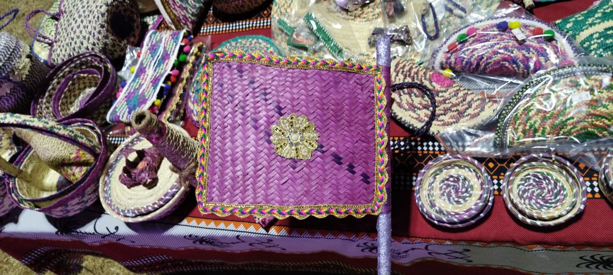 في ثالث أيام #عيد_الفطر_المبارك 
تتجدد الفرحة وتزدهر الأجواء، ومعها تحضر المنتجات الحرفية بروحها الأصيلة ولمستها الفريدة. 
دعم الحرفيين هو احتفاء بالجمال والتراث، وكل قطعة تحكي قصة عشق للإبداع. 

#بلدية_وادي_جازان
#فعاليات_العيد_والفرحة_تزيد