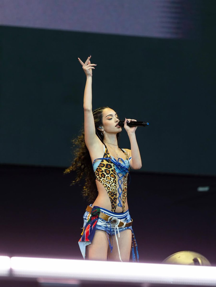 daniela loops tweet media