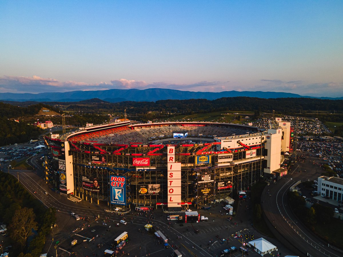 Bristol Motor Speedway tweet media