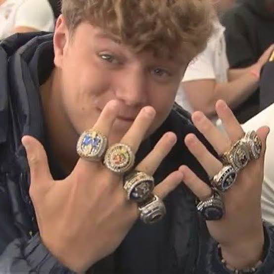 Hutch97Burner tweet media