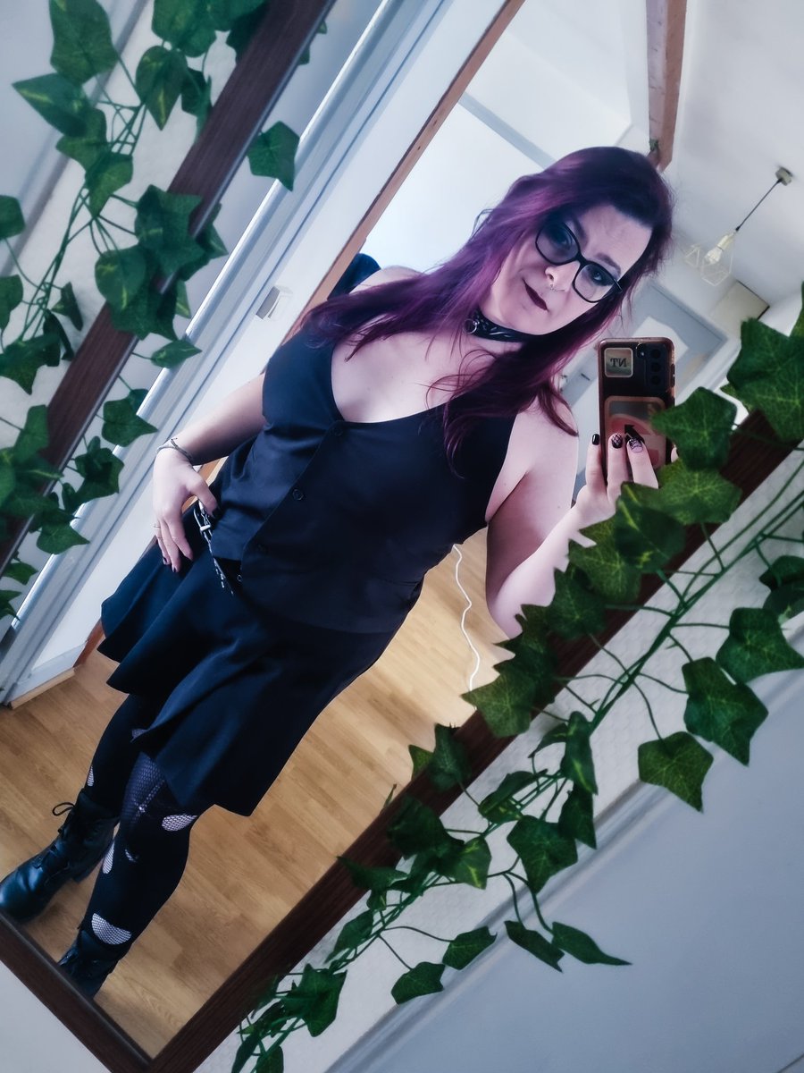 Yrys Lyss tweet media