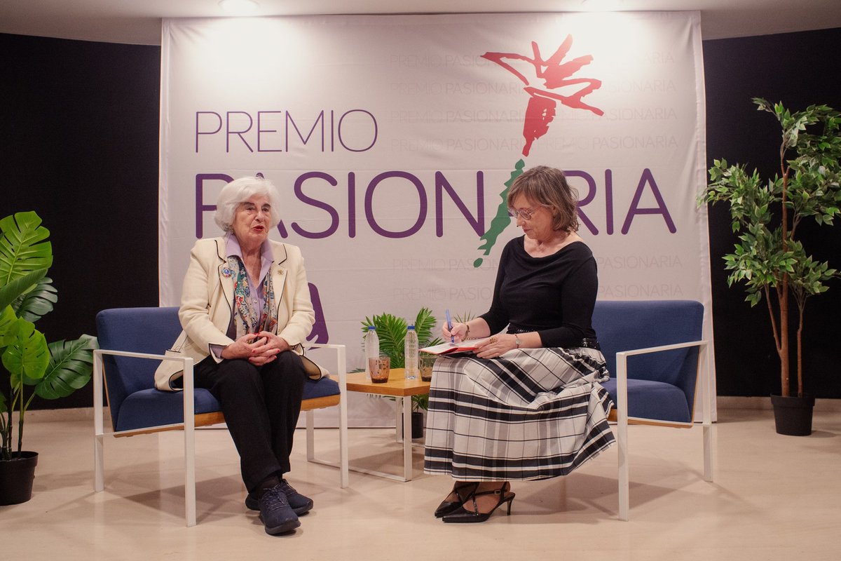 Ha sido un enorme placer conducir la entrega del XXXI Premio Pasionaria del Área de la Mujer de <a href="/IzquierdaUnida/">Izquierda Unida🔻🇵🇸</a> de Gijón
Y una fortuna compartir diálogo con Paca Sauquillo, una de las abogadas laboralistas galardonadas
Gracias por la confianza
#igualdad #mujeres #PremioPasionaria